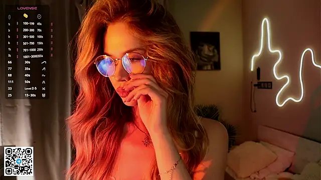 BeatrixCharton online show from October 21, 2025, 7:03 pm