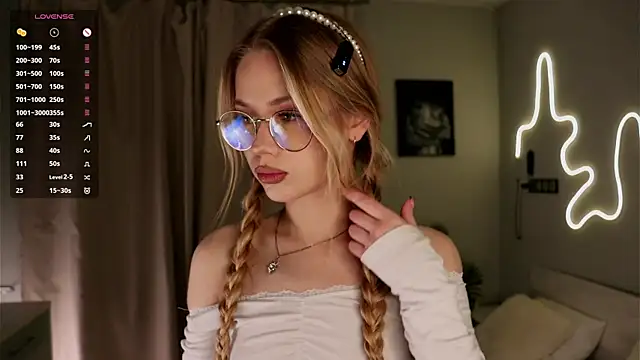 BeatrixCharton online show from October 23, 2025, 7:12 pm