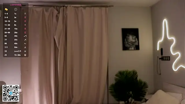 BeatrixCharton online show from October 26, 2025, 7:09 pm