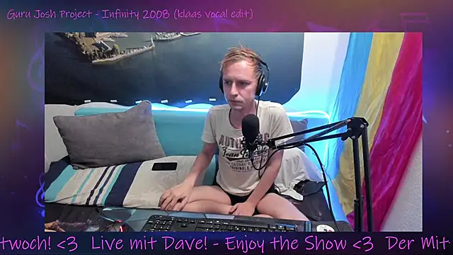 Snapshot of DaveLindau chatting on October 22, 2025, 5:24 pm DaveLindau online show from October 22, 2025, 5:24 pm