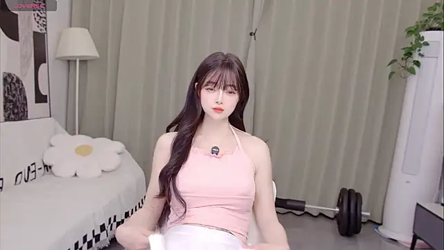 uikyy1 online show from May 17, 2026, 1:40 pm
