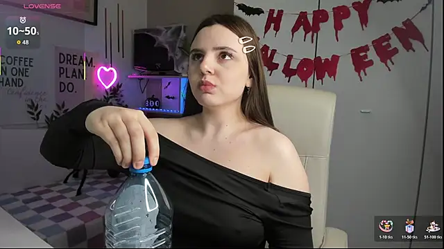 LiaWoow online show from October 26, 2025, 7:58 am