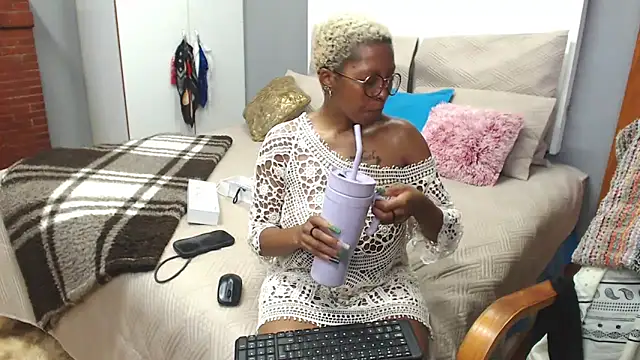 Snapshot of Kay-Tee chatting on October 9, 2025, 7:06 am Kay-Tee online show from October 9, 2025, 7:06 am