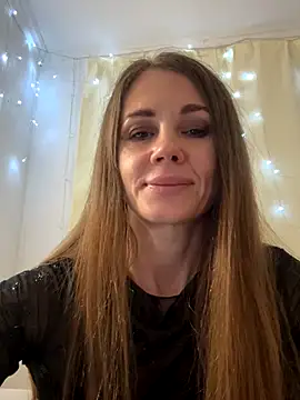 LucieMack online show from October 16, 2025, 7:15 pm