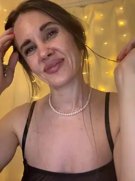Snapshot of LucieMack chatting on May 22, 2026, 4:12 pm LucieMack online show from May 22, 2026, 4:12 pm