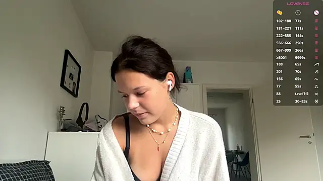 MaydaCornwall online show from October 11, 2025, 7:07 am