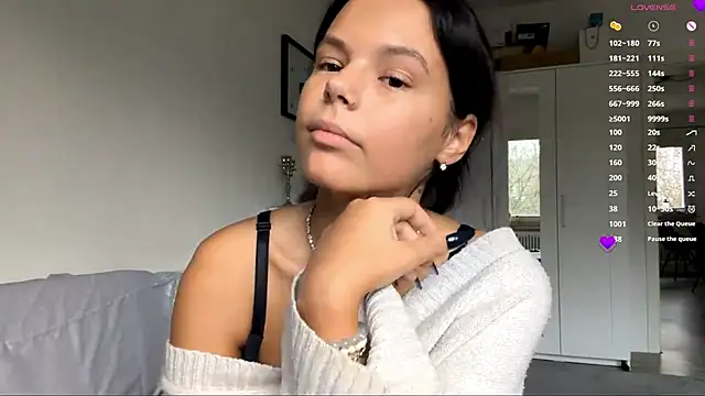 MaydaCornwall online show from December 5, 2025, 8:01 am