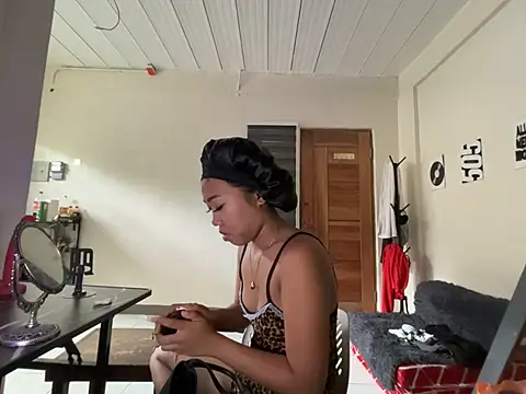 PinayLina18 online show from June 4, 2026, 4:18 am