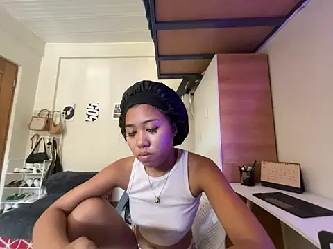 PinayLina18 online show from June 9, 2026, 3:40 am