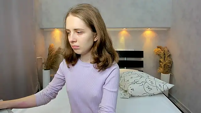 Camilla Kelly online show from October 3, 2025, 12:07 am