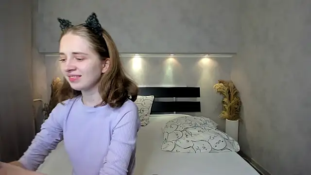 Camilla Kelly online show from October 4, 2025, 1:03 am