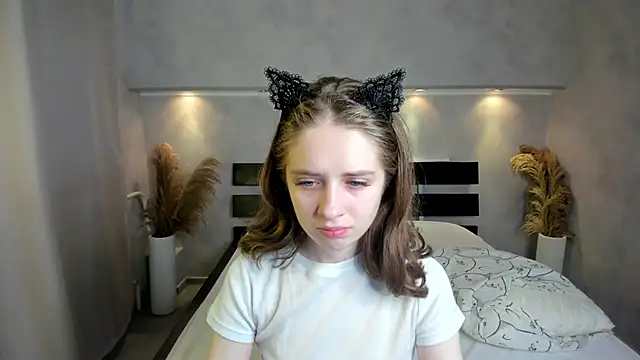 Camilla Kelly online show from October 8, 2025, 1:14 am