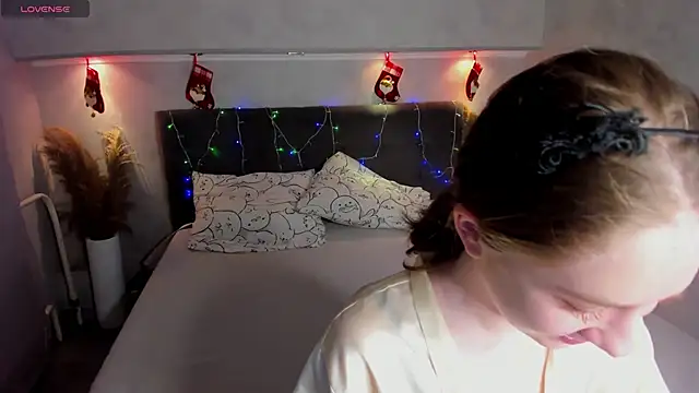 Camilla Kelly online show from December 16, 2025, 1:21 am