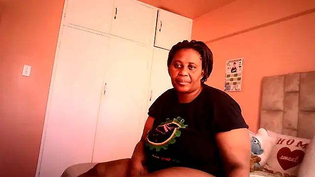 HUGEASSXXXXX online show from July 15, 2026, 6:07 am