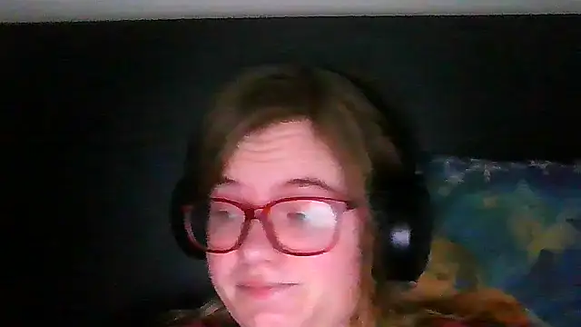 Snapshot of Moonolighta chatting on October 11, 2025, 7:29 am Moonolighta online show from October 11, 2025, 7:29 am