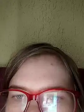 Snapshot of Moonolighta chatting on October 18, 2025, 8:37 am Moonolighta online show from October 18, 2025, 8:37 am