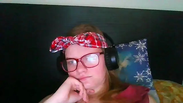 Snapshot of Moonolighta chatting on October 29, 2025, 9:44 am Moonolighta online show from October 29, 2025, 9:44 am