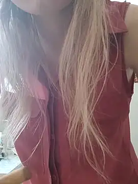 Snapshot of Moonolighta chatting on November 10, 2025, 10:14 am Moonolighta online show from November 10, 2025, 10:14 am