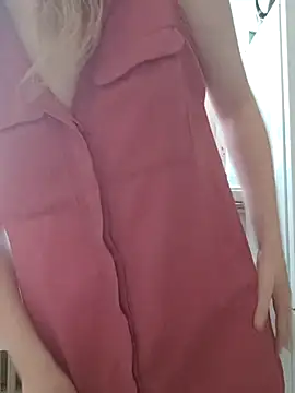 Snapshot of Moonolighta chatting on November 11, 2025, 10:04 am Moonolighta online show from November 11, 2025, 10:04 am