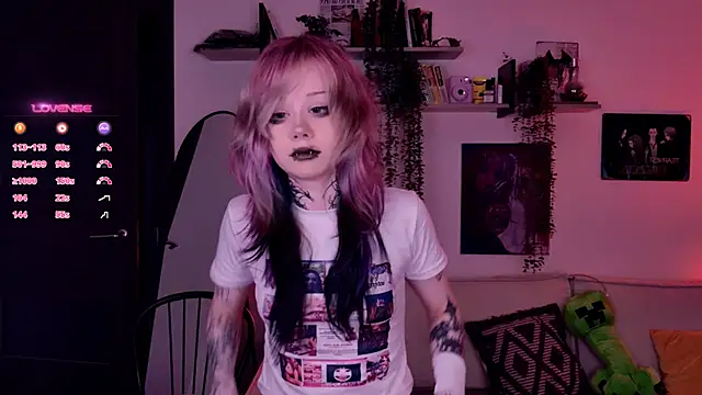 Lollyshy online show from November 9, 2025, 11:41 am