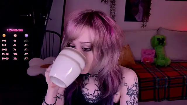 Lollyshy online show from November 25, 2025, 10:15 am