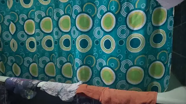 Rosea Champagne online show from October 3, 2025, 8:22 am