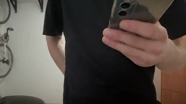 Rosea Champagne online show from October 6, 2025, 7:17 am