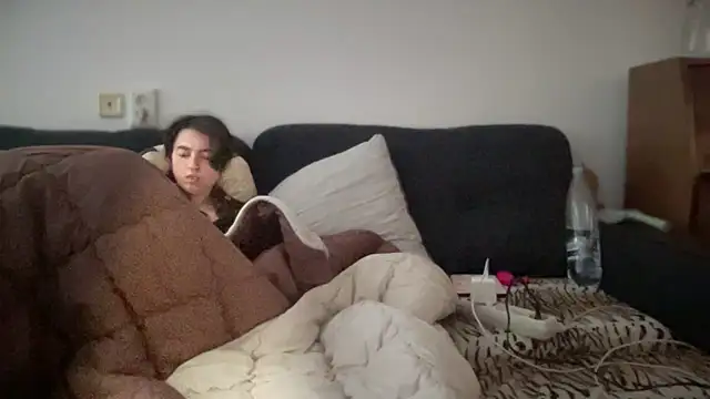 Rosea Champagne online show from October 17, 2025, 12:19 pm