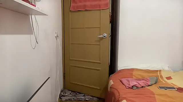 Rosea Champagne online show from October 30, 2025, 3:35 pm