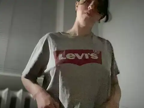 Rosea Champagne online show from November 11, 2025, 6:19 pm