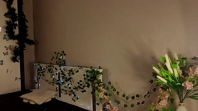 BlushinBloom online show from April 15, 2026, 6:09 am