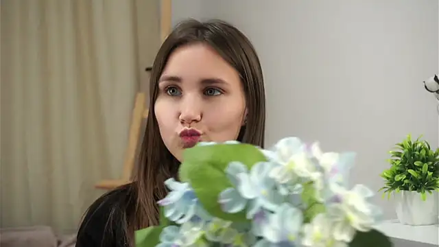 EthalFlowers online show from October 12, 2025, 12:53 am