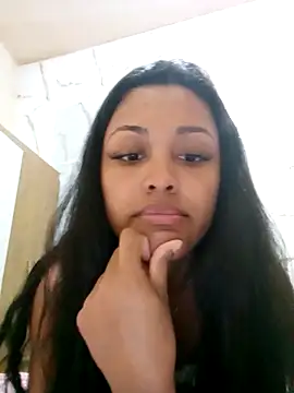 indiazinhabella27 online show from October 6, 2025, 7:33 pm