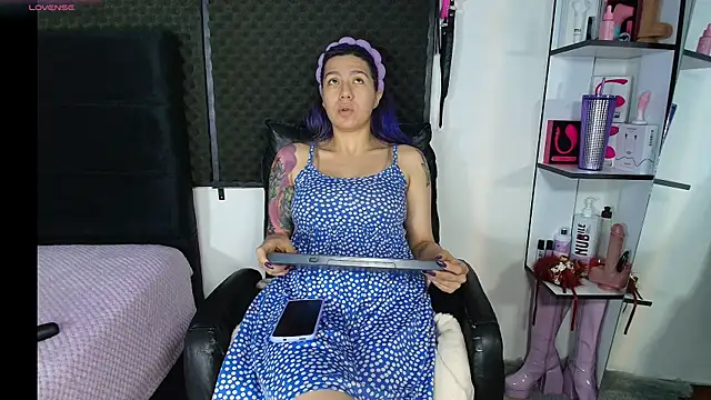 Snapshot of karlamoon23 chatting on March 8, 2026, 7:06 pm karlamoon23 online show from March 8, 2026, 7:06 pm