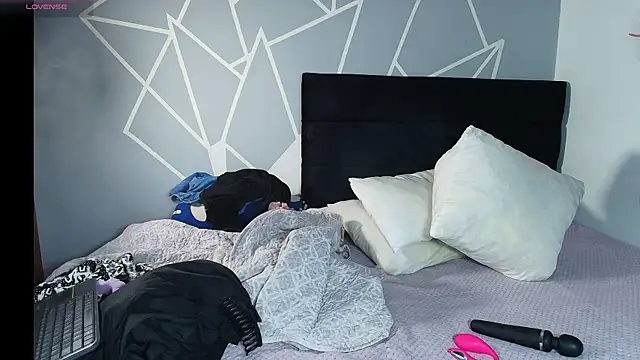 Snapshot of karlamoon23 chatting on March 25, 2026, 8:26 pm karlamoon23 online show from March 25, 2026, 8:26 pm