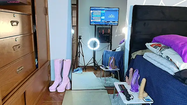 Snapshot of karlamoon23 chatting on April 1, 2026, 8:06 pm karlamoon23 online show from April 1, 2026, 8:06 pm