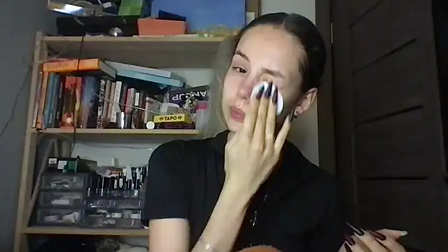 Yuna5343 online show from December 4, 2025, 8:17 pm