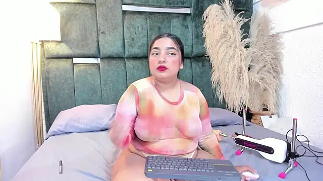 Chloe jackson25 online show from February 18, 2026, 6:37 pm