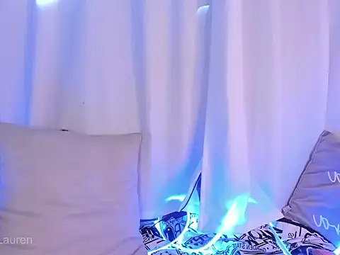 Snapshot of Laurenn_2 chatting on November 13, 2025, 3:55 pm Laurenn 2 online show from November 13, 2025, 3:55 pm