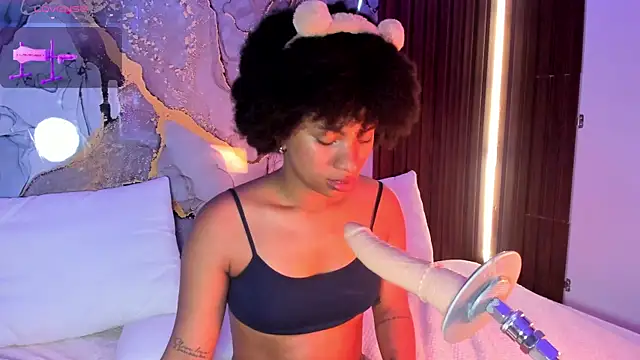 Lolalewis777 online show from October 9, 2025, 8:40 pm