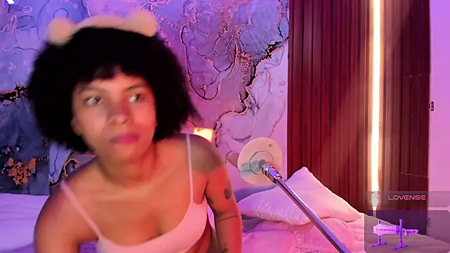 Lolalewis777 online show from October 25, 2025, 2:35 pm