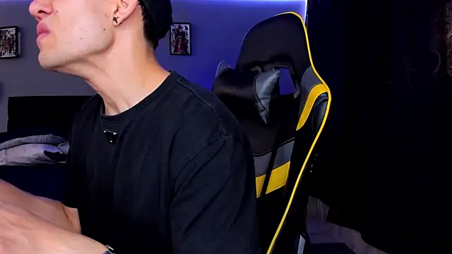 alexgiraldo   online show from September 13, 2025, 1:44 pm