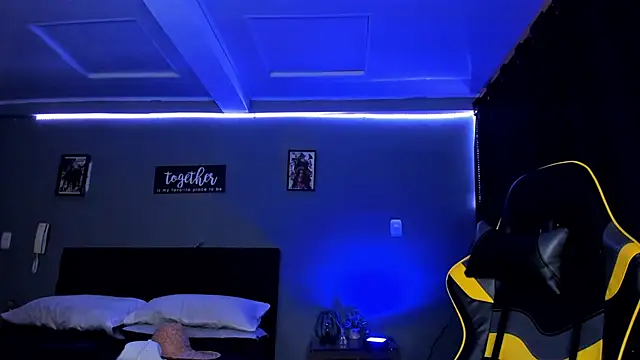 alexgiraldo   online show from October 7, 2025, 11:18 am