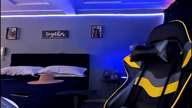 alexgiraldo   online show from October 9, 2025, 1:20 pm