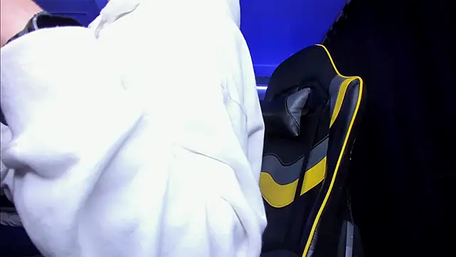 alexgiraldo   online show from October 20, 2025, 2:45 am