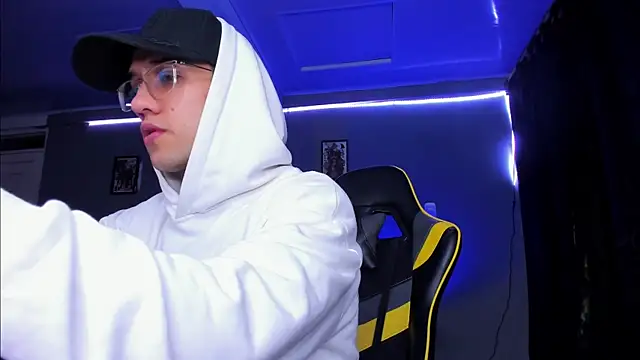 alexgiraldo   online show from October 30, 2025, 10:16 am