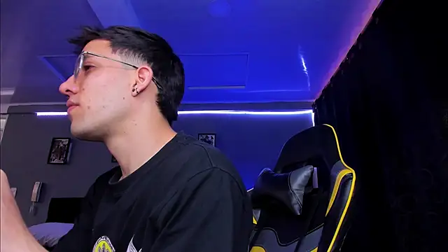 alexgiraldo   online show from November 8, 2025, 12:16 pm