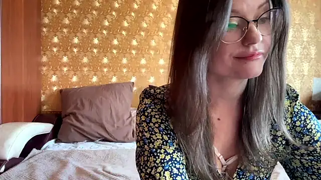 mia shine bright wow online show from November 9, 2025, 6:01 am