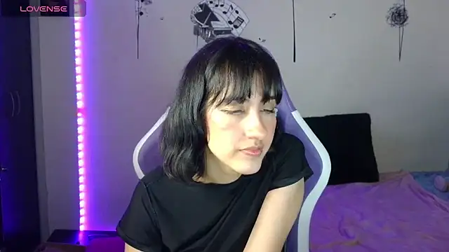 AvlieQueen online show from September 9, 2025, 5:07 am