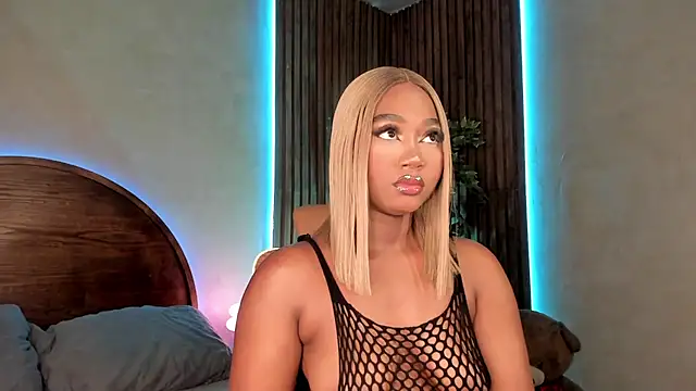 alisonn moon online show from November 18, 2025, 10:47 pm